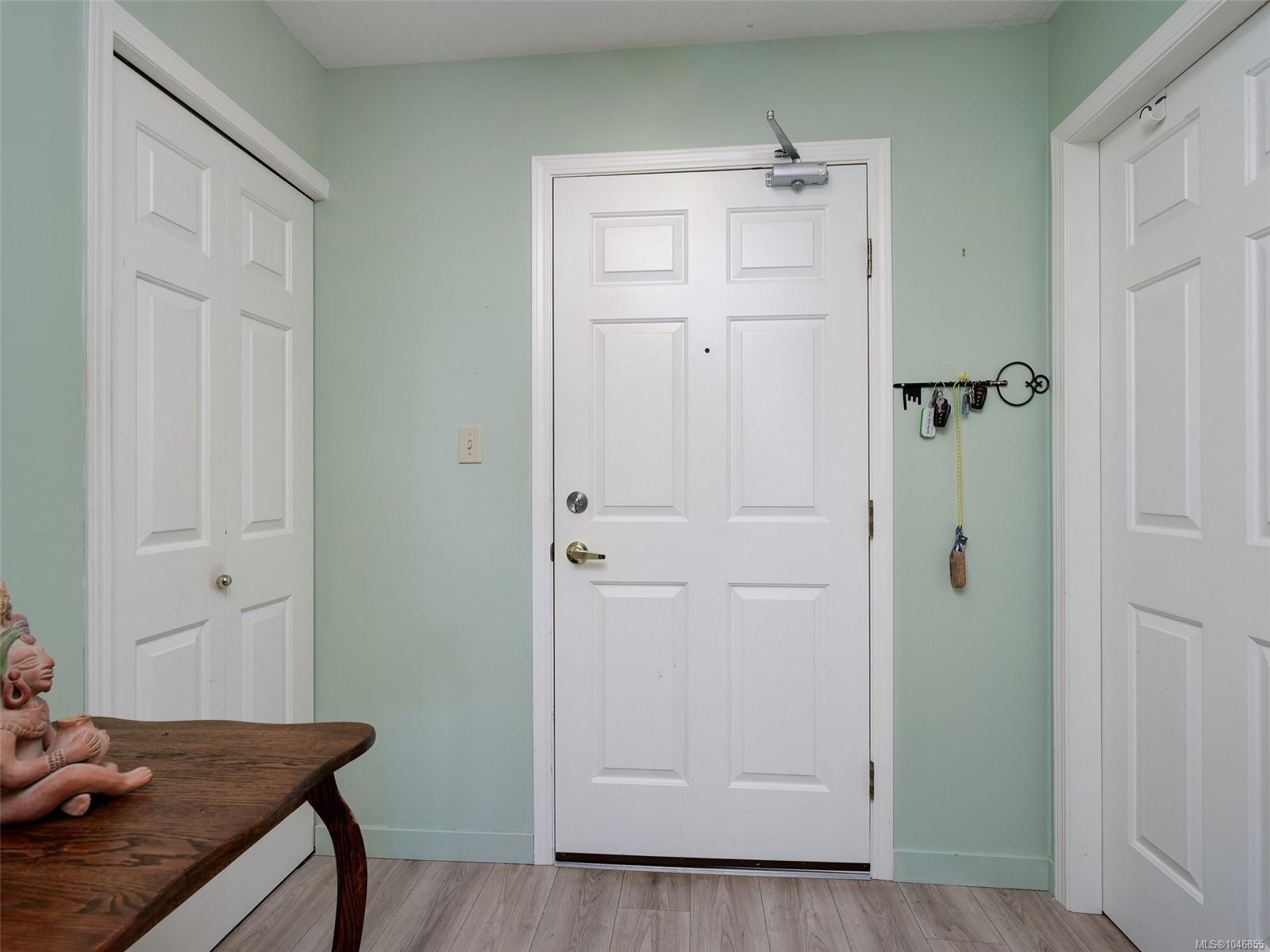 #208-9882 Fifth St, Sidney, BC - Indoor Photo Showing Other Room