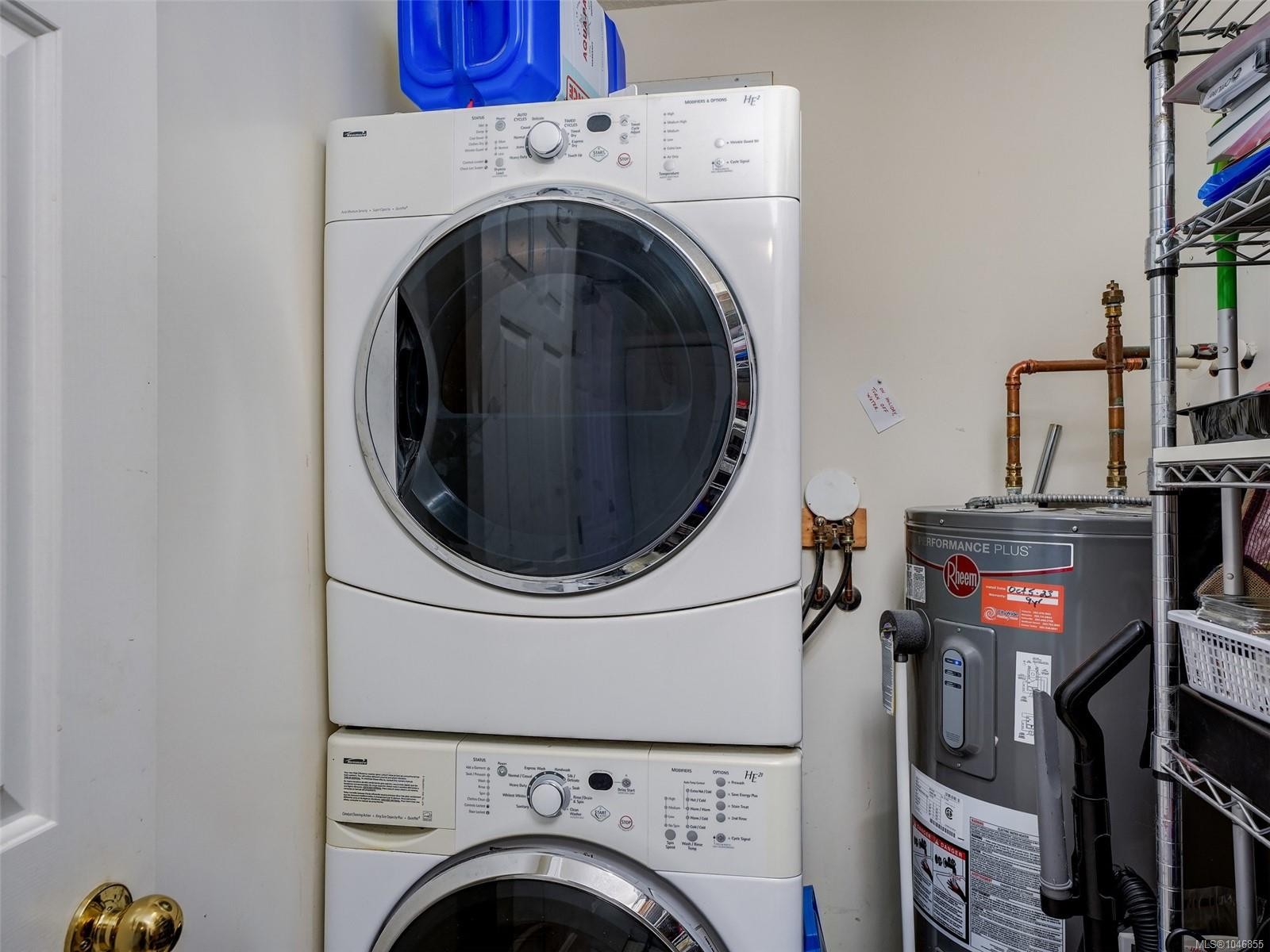 #208-9882 Fifth St, Sidney, BC - Indoor Photo Showing Laundry Room
