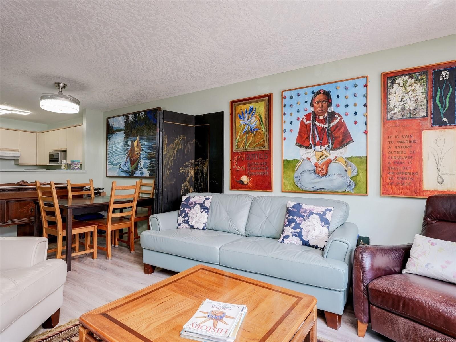#208-9882 Fifth St, Sidney, BC - Indoor Photo Showing Living Room