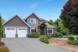 1302 Ocean View Ave Comox, BC V9M 3R2