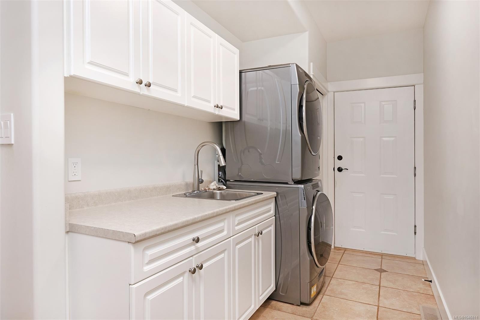 1302 Ocean View Ave, Comox, BC