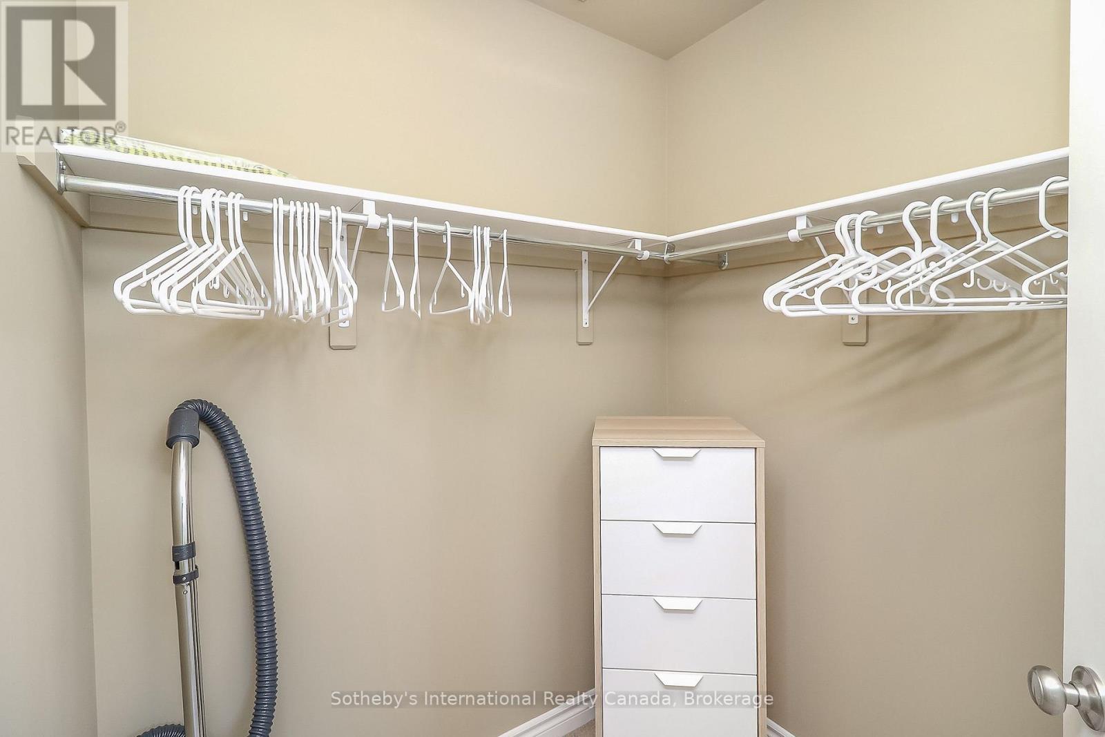 Primary Walk in closet - 49 Silver Glen Boulevard, Collingwood, ON - Indoor With Storage