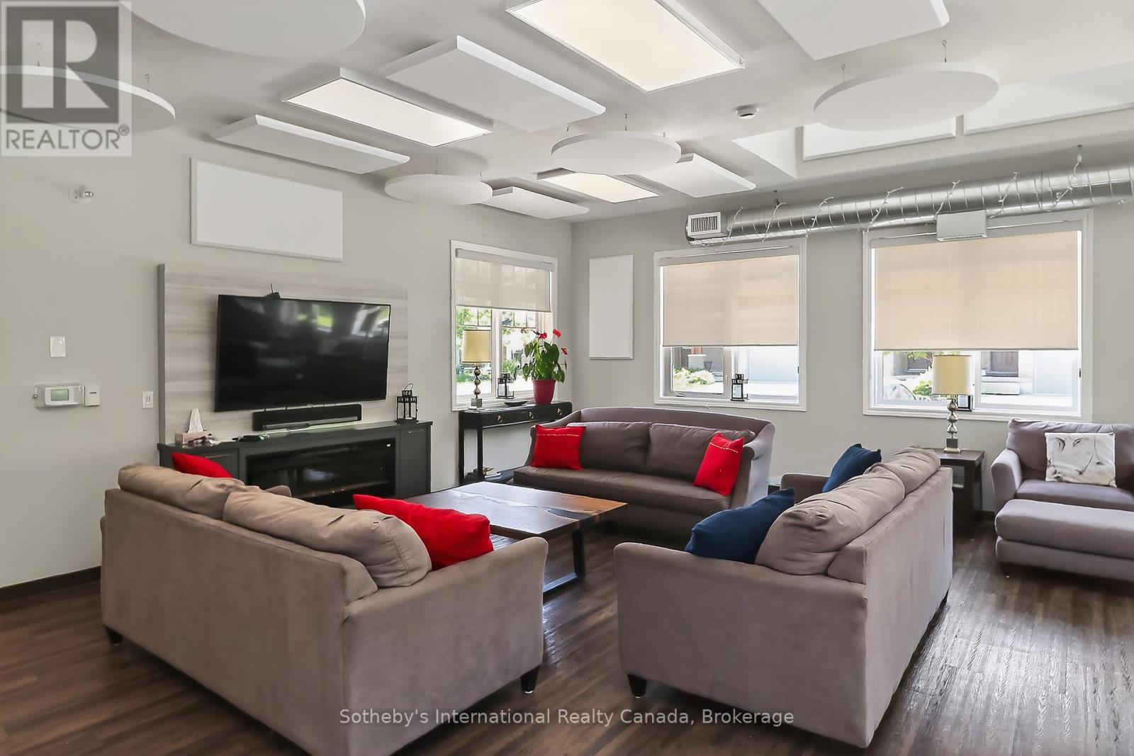 Community Living space - 49 Silver Glen Boulevard, Collingwood, ON - Indoor Photo Showing Living Room