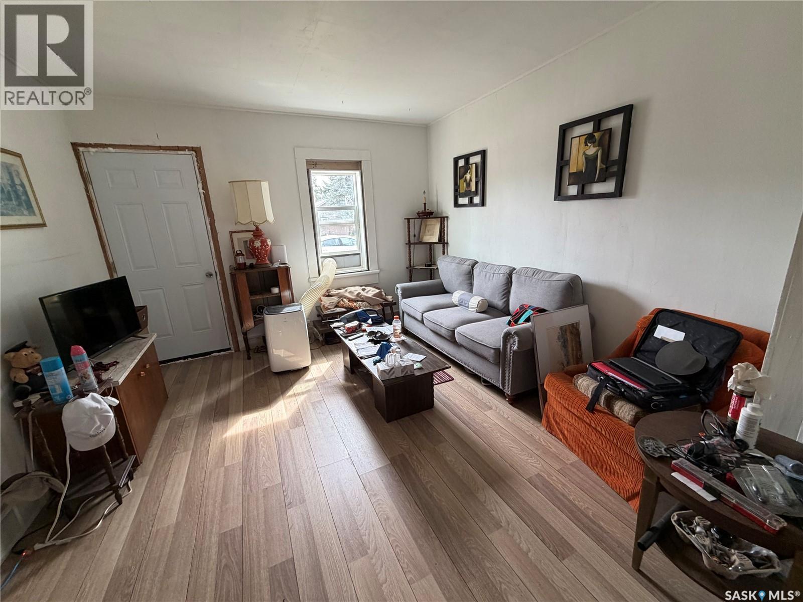 312 7Th Avenue E, Melville, SK - Indoor Photo Showing Living Room