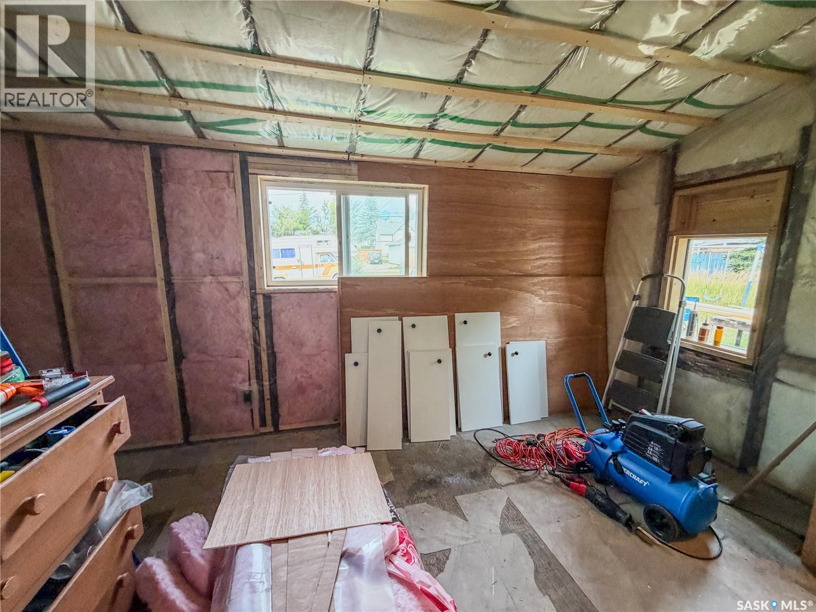 312 7Th Avenue E, Melville, SK - Indoor Photo Showing Garage