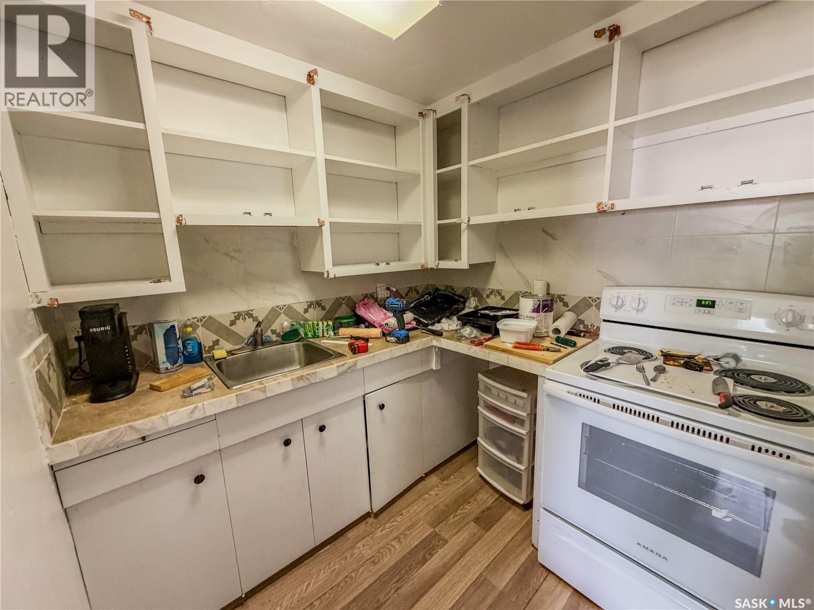 312 7Th Avenue E, Melville, SK - Indoor Photo Showing Kitchen