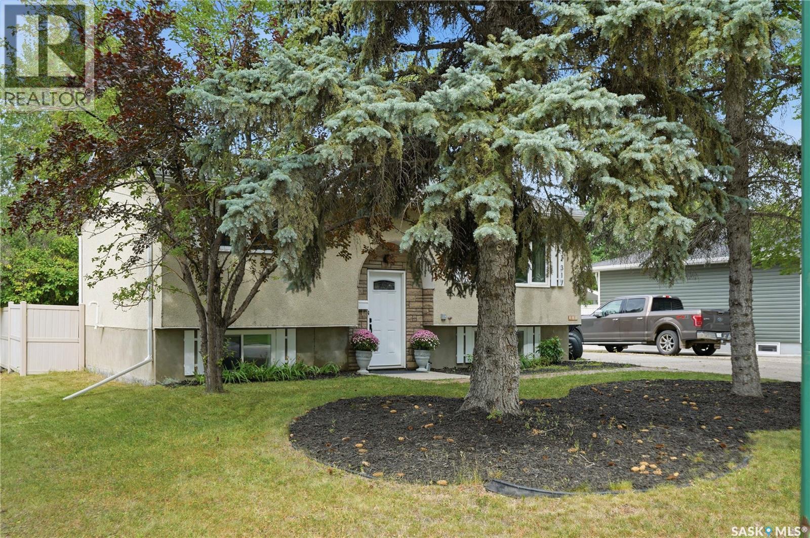 317 Simon Fraser Crescent, Saskatoon, SK - Outdoor