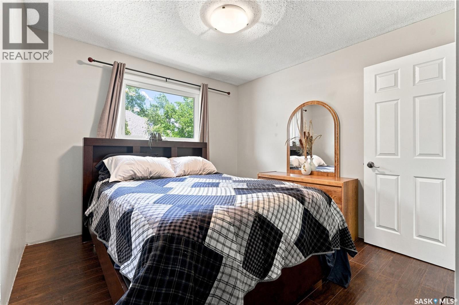 317 Simon Fraser Crescent, Saskatoon, SK - Indoor Photo Showing Bedroom