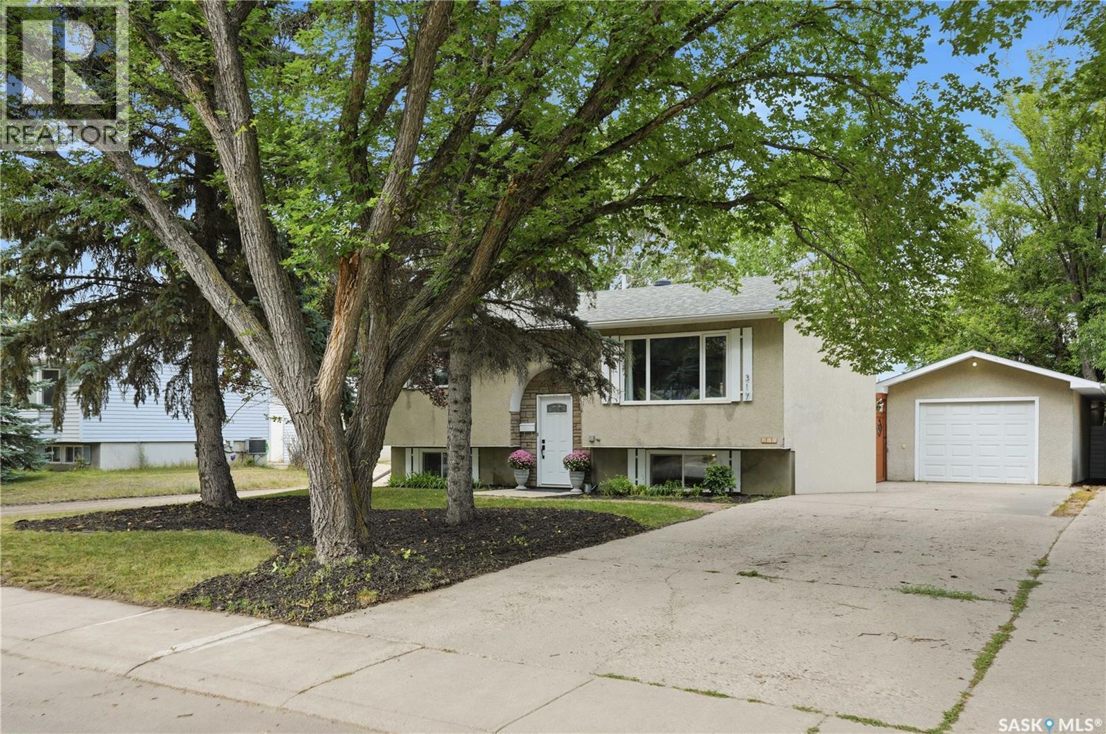 317 Simon Fraser Crescent, Saskatoon, SK - Outdoor