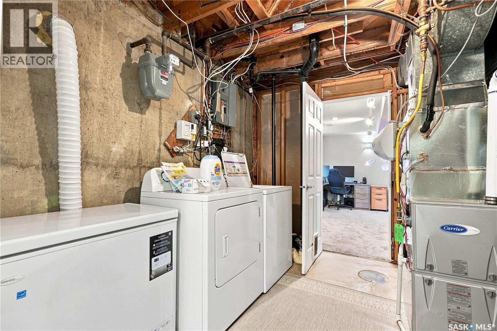 317 Simon Fraser Crescent, Saskatoon, SK - Indoor Photo Showing Laundry Room