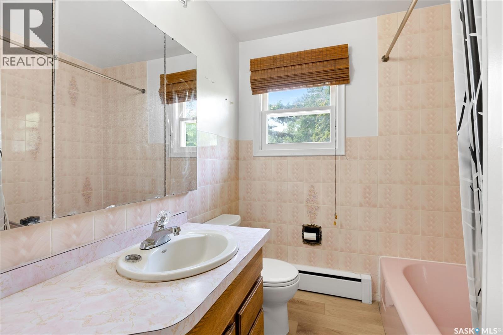 616 Broadway Avenue E, Regina, SK - Indoor Photo Showing Bathroom