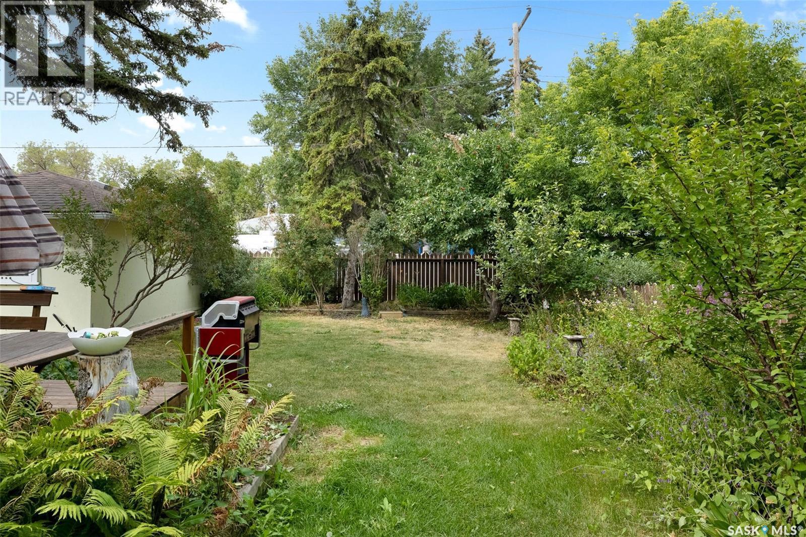 616 Broadway Avenue E, Regina, SK - Outdoor