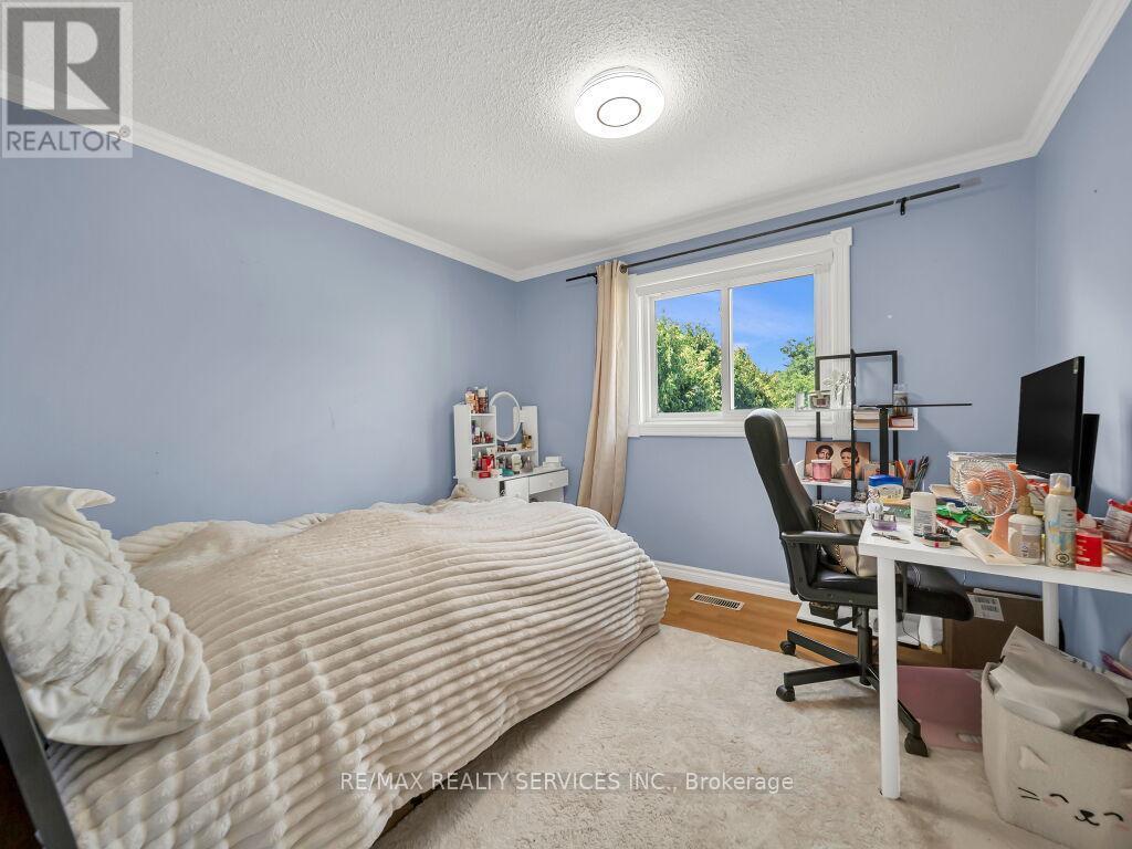 3079 Bartholomew Crescent, Mississauga, ON - Indoor Photo Showing Bedroom