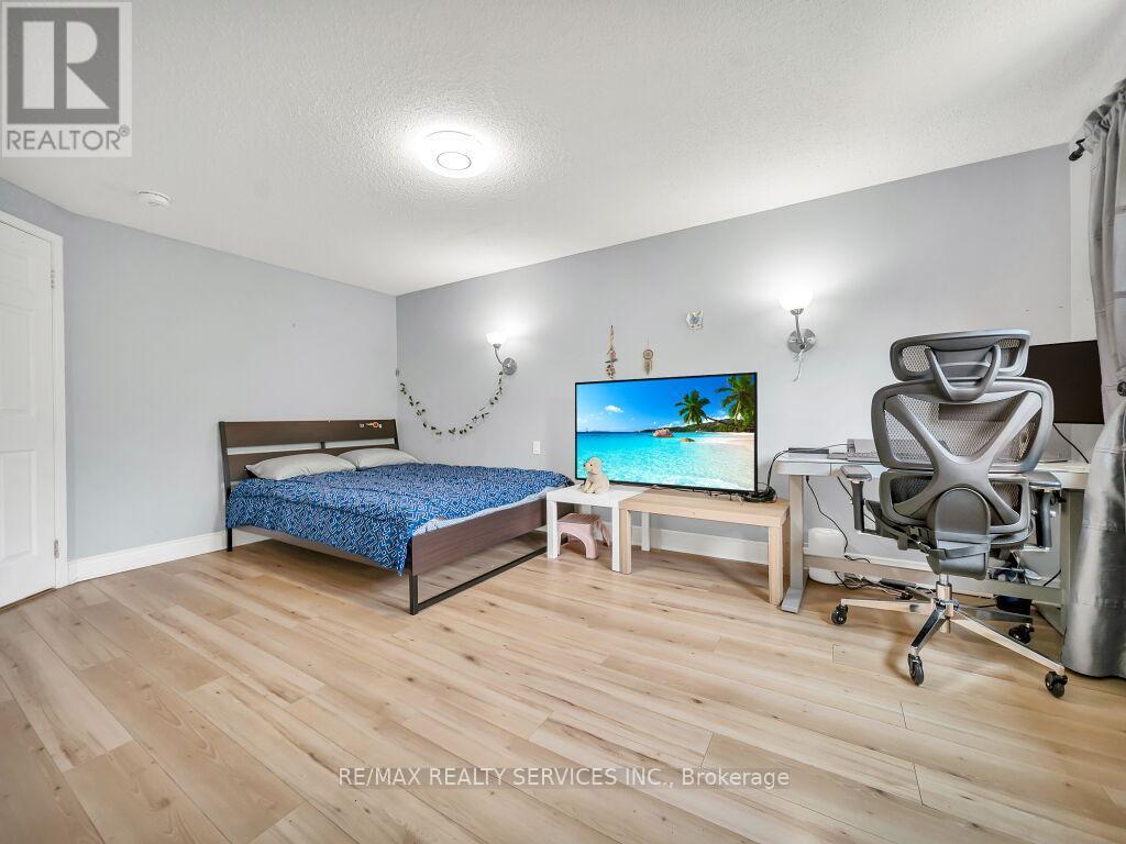 3079 Bartholomew Crescent, Mississauga, ON - Indoor Photo Showing Bedroom