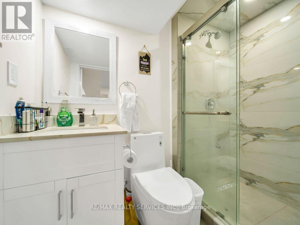 3079 Bartholomew Crescent, Mississauga, ON - Indoor Photo Showing Bathroom