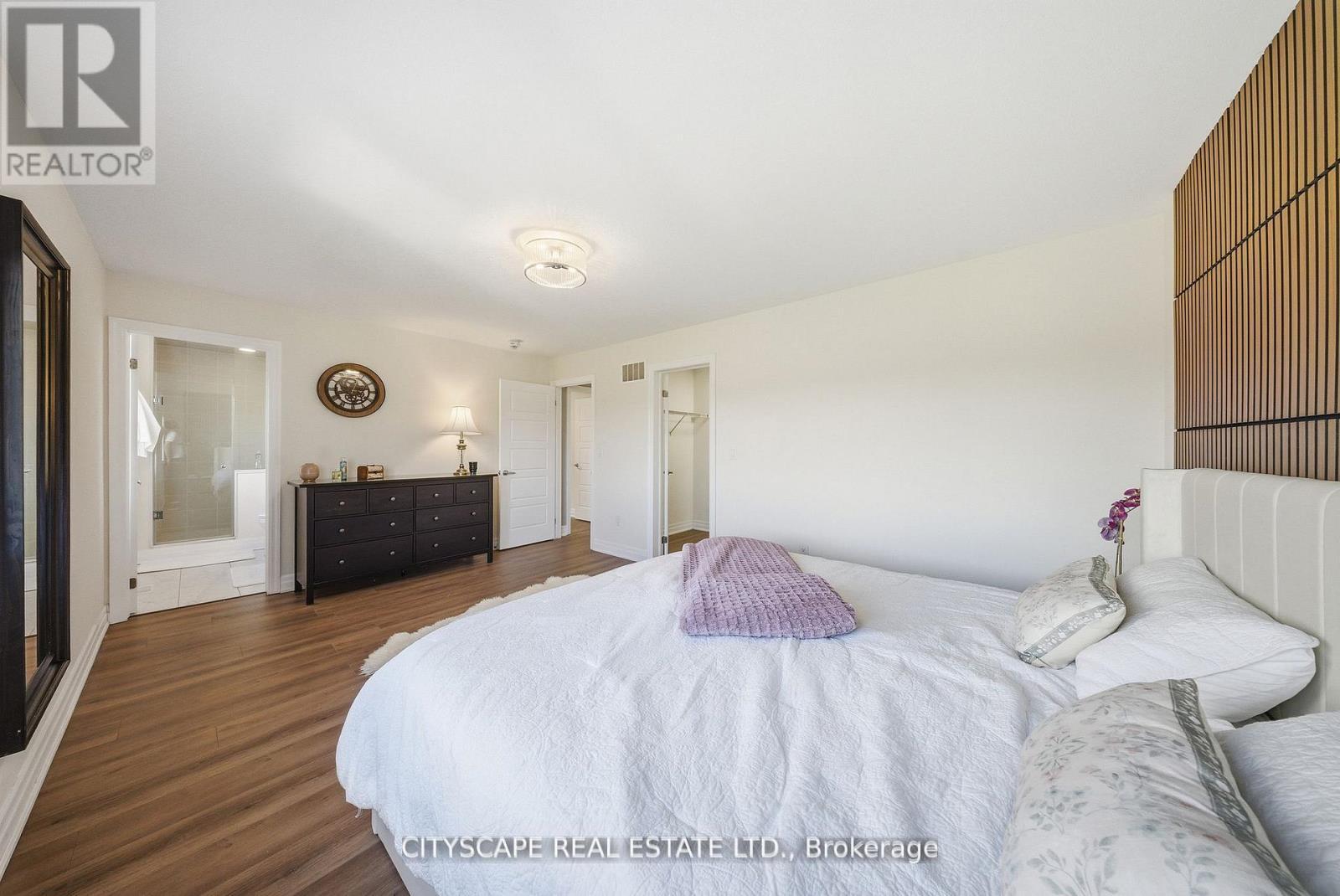 28 Celano Drive, Hamilton, ON - Indoor Photo Showing Bedroom
