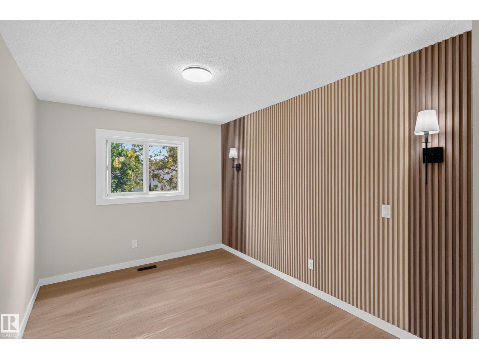 175 Centennial Ct Nw, Edmonton, AB - Indoor Photo Showing Other Room