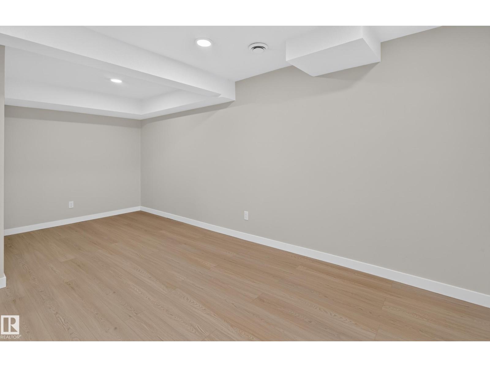 175 Centennial Ct Nw, Edmonton, AB - Indoor Photo Showing Other Room