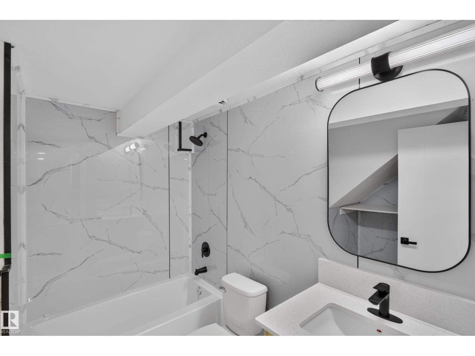 175 Centennial Ct Nw, Edmonton, AB - Indoor Photo Showing Bathroom