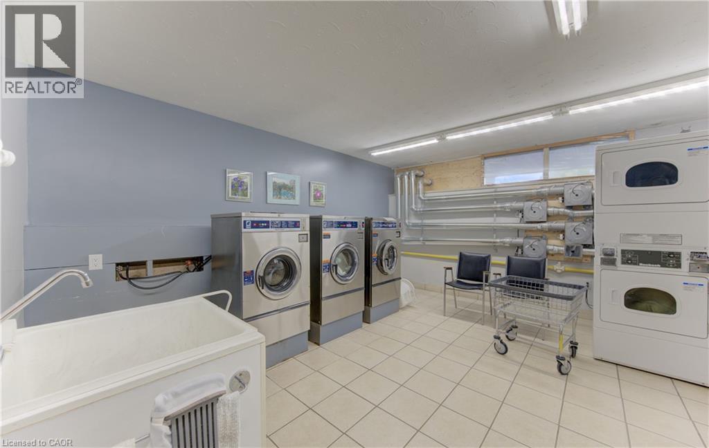 24 Midland Drive Unit# 403, Kitchener, ON - Indoor Photo Showing Laundry Room