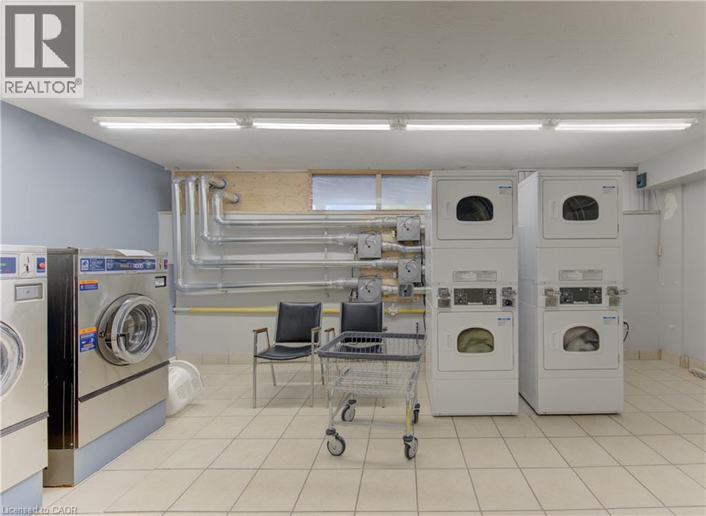 24 Midland Drive Unit# 403, Kitchener, ON - Indoor Photo Showing Laundry Room