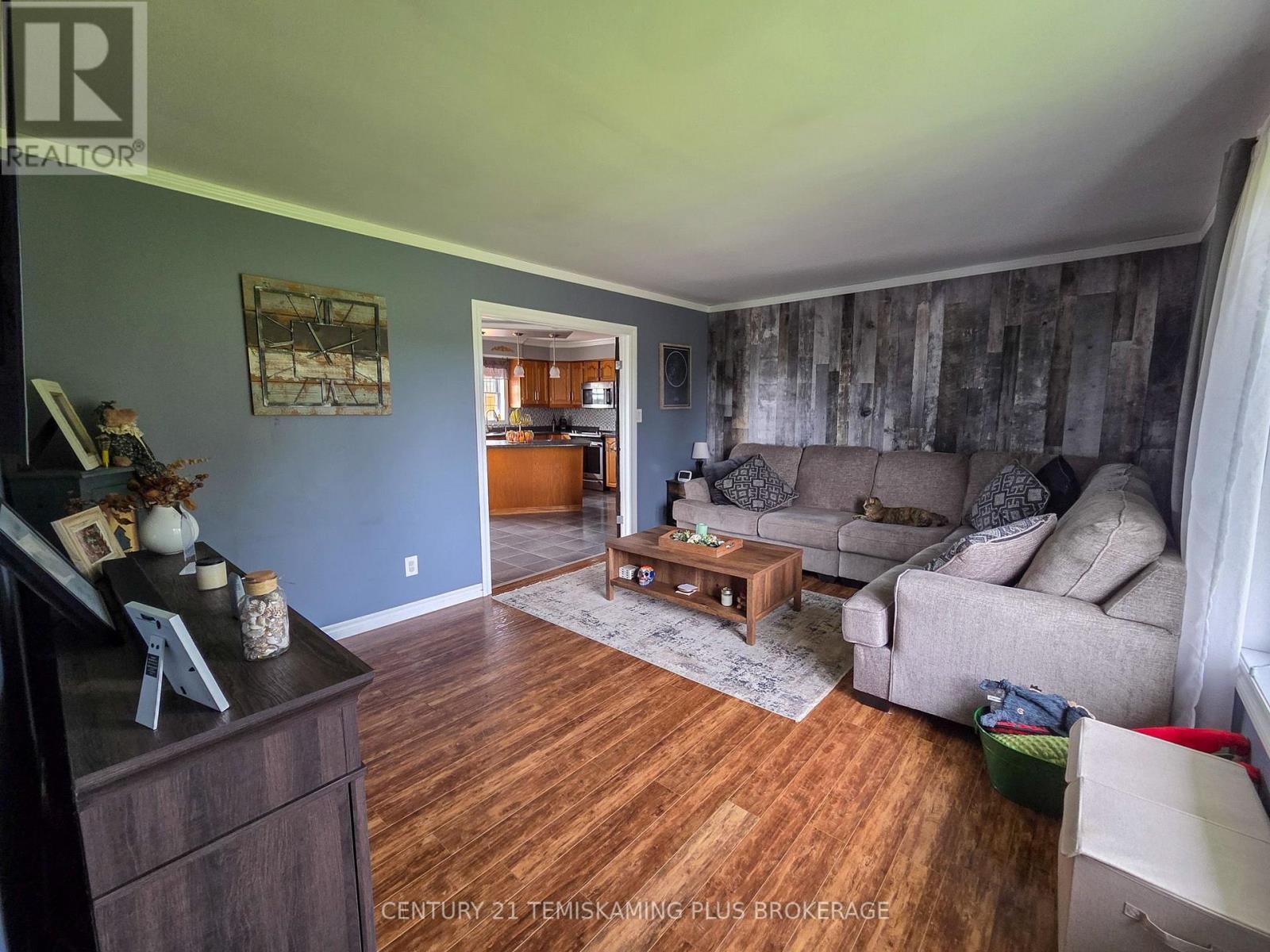 045090 Highway 562, Timiskaming (Tim - Outside - Rural), ON - Indoor Photo Showing Living Room
