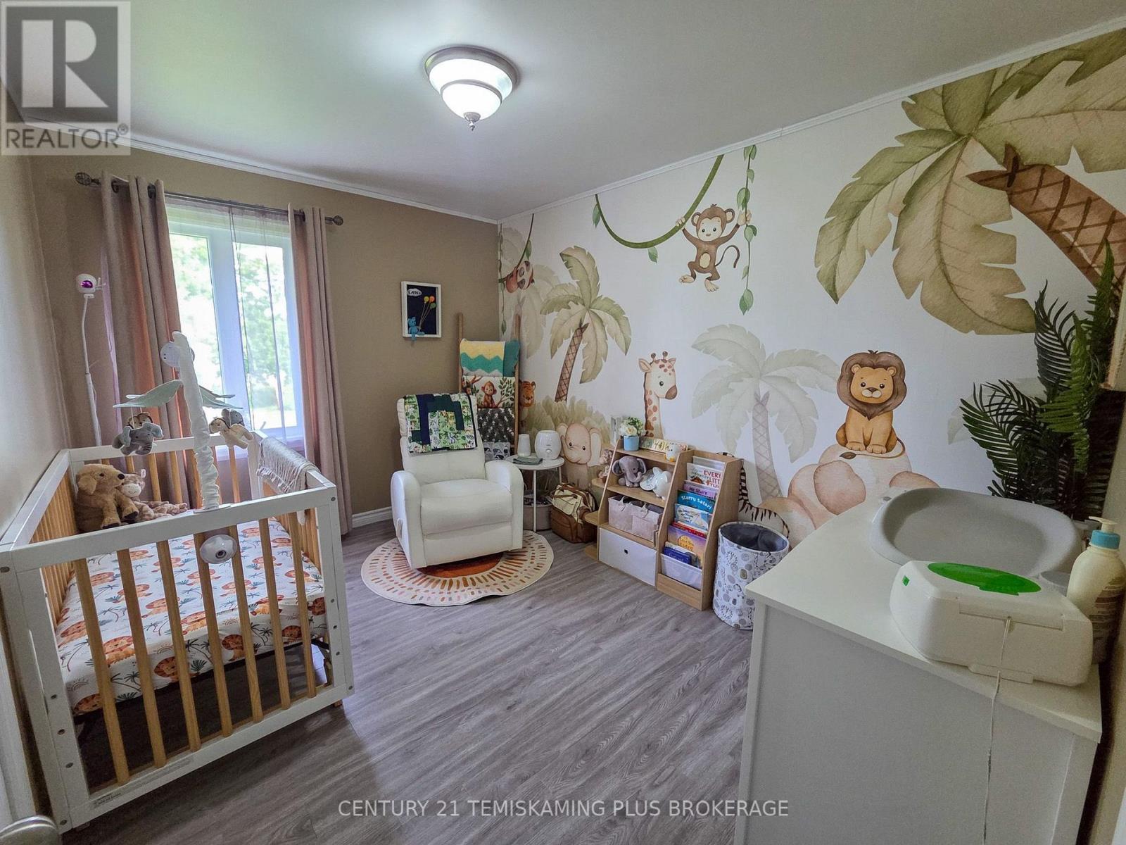 045090 Highway 562, Timiskaming (Tim - Outside - Rural), ON - Indoor Photo Showing Bedroom