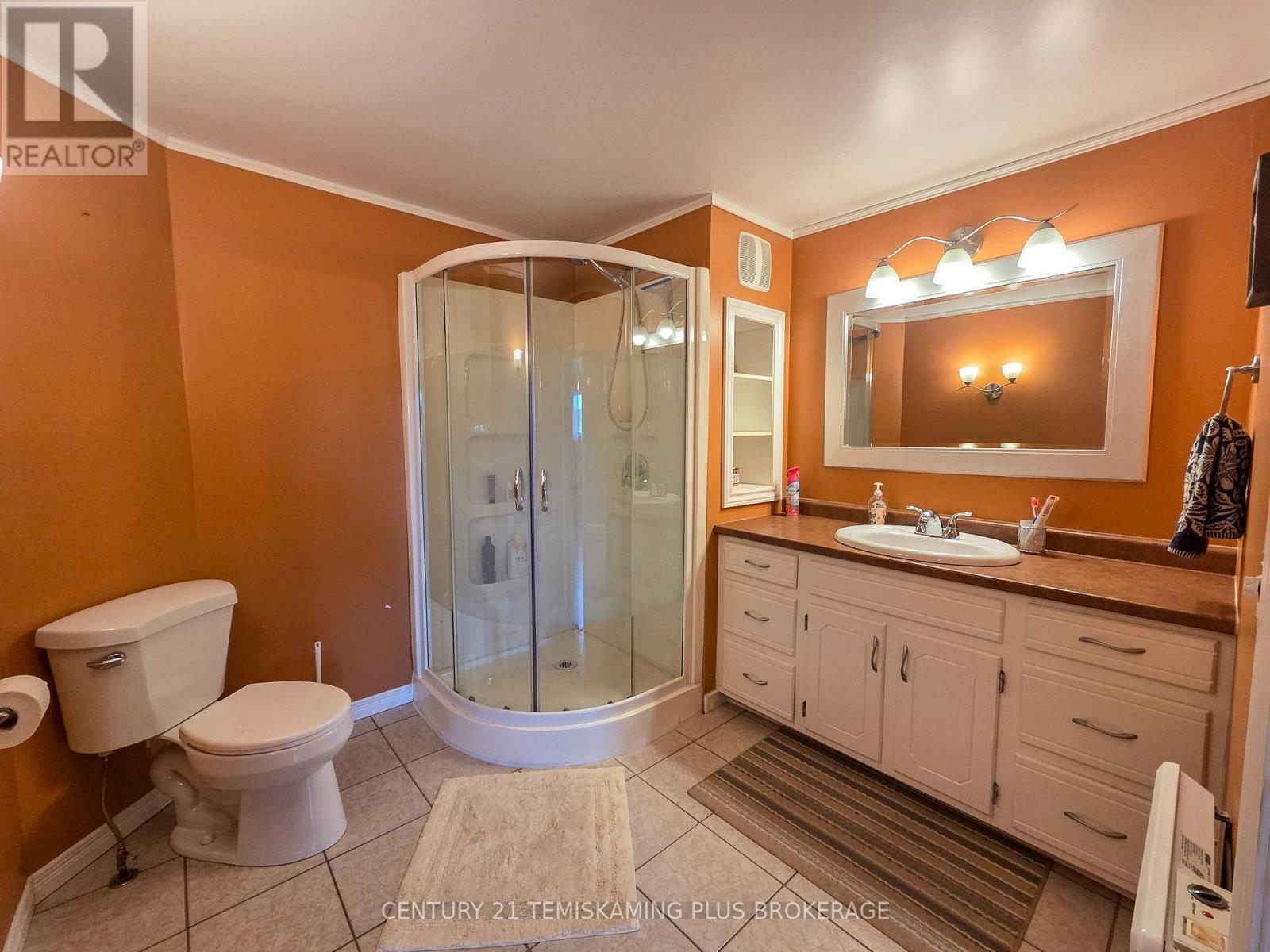 045090 Highway 562, Timiskaming (Tim - Outside - Rural), ON - Indoor Photo Showing Bathroom