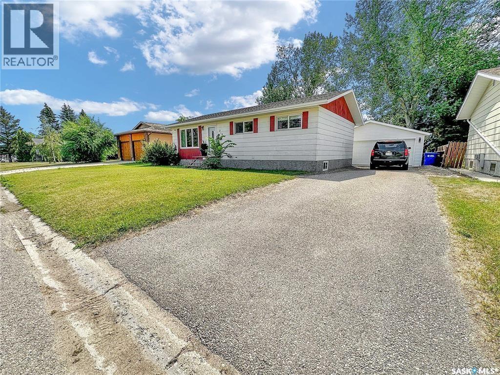 219 4Th Avenue, Whitewood, SK - Outdoor