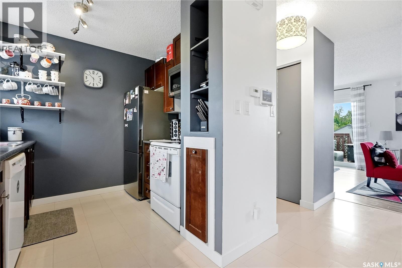 468 Berini Drive, Saskatoon, SK - Indoor Photo Showing Kitchen