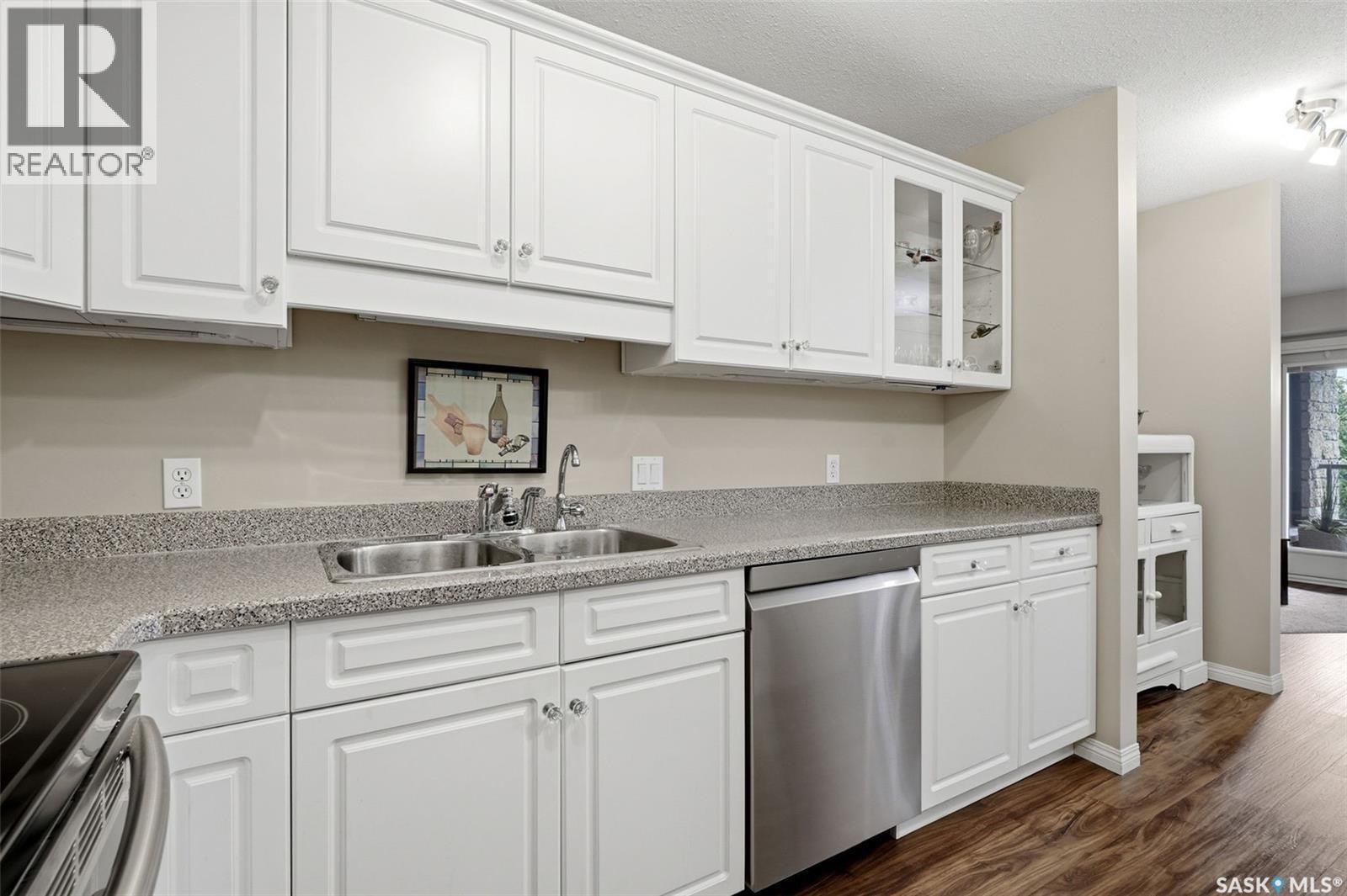 449 3605 Albert Street, Regina, SK - Indoor Photo Showing Kitchen With Double Sink