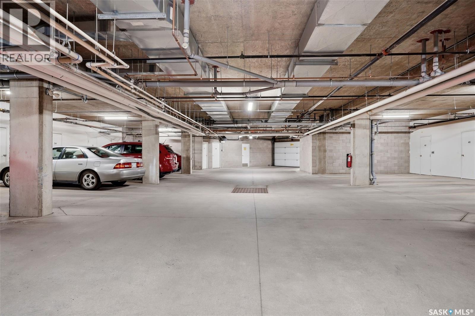 449 3605 Albert Street, Regina, SK - Indoor Photo Showing Garage