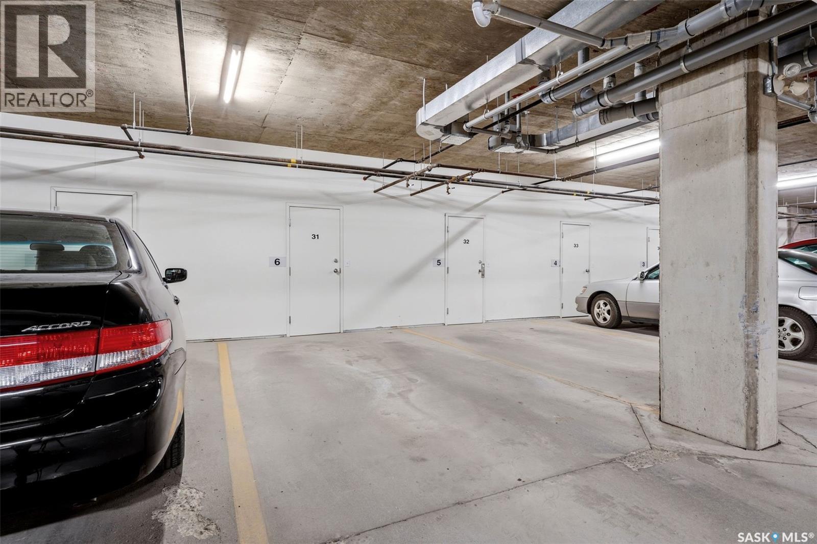 449 3605 Albert Street, Regina, SK - Indoor Photo Showing Garage