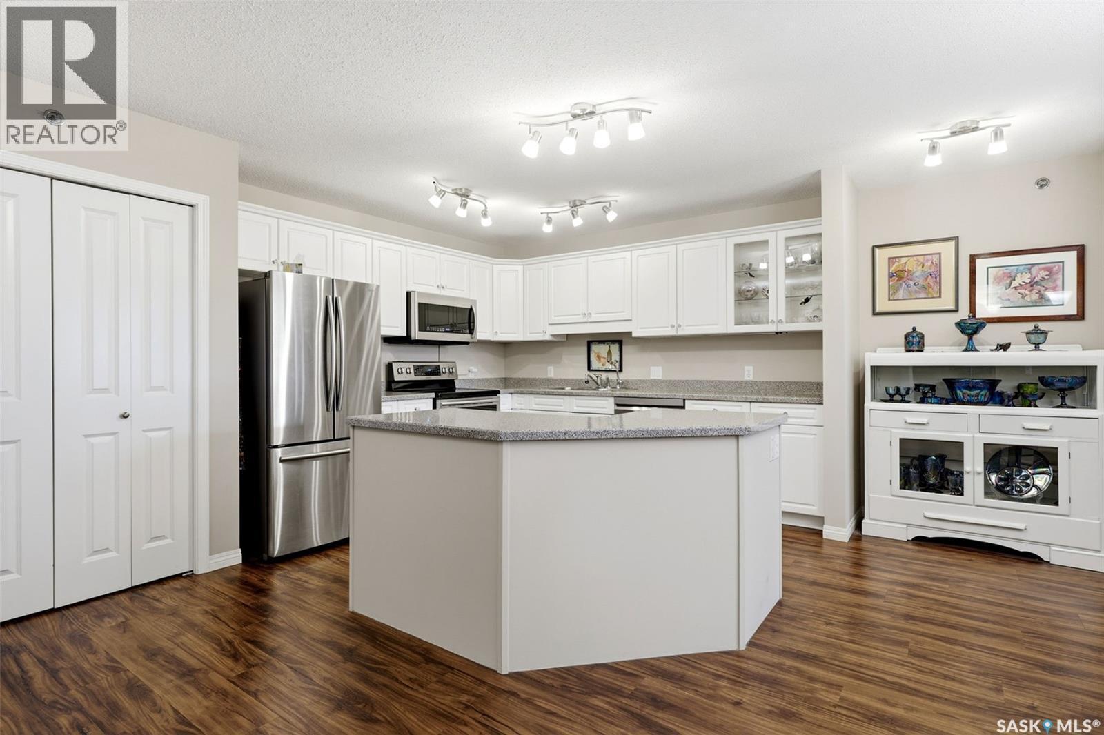 449 3605 Albert Street, Regina, SK - Indoor Photo Showing Kitchen With Stainless Steel Kitchen