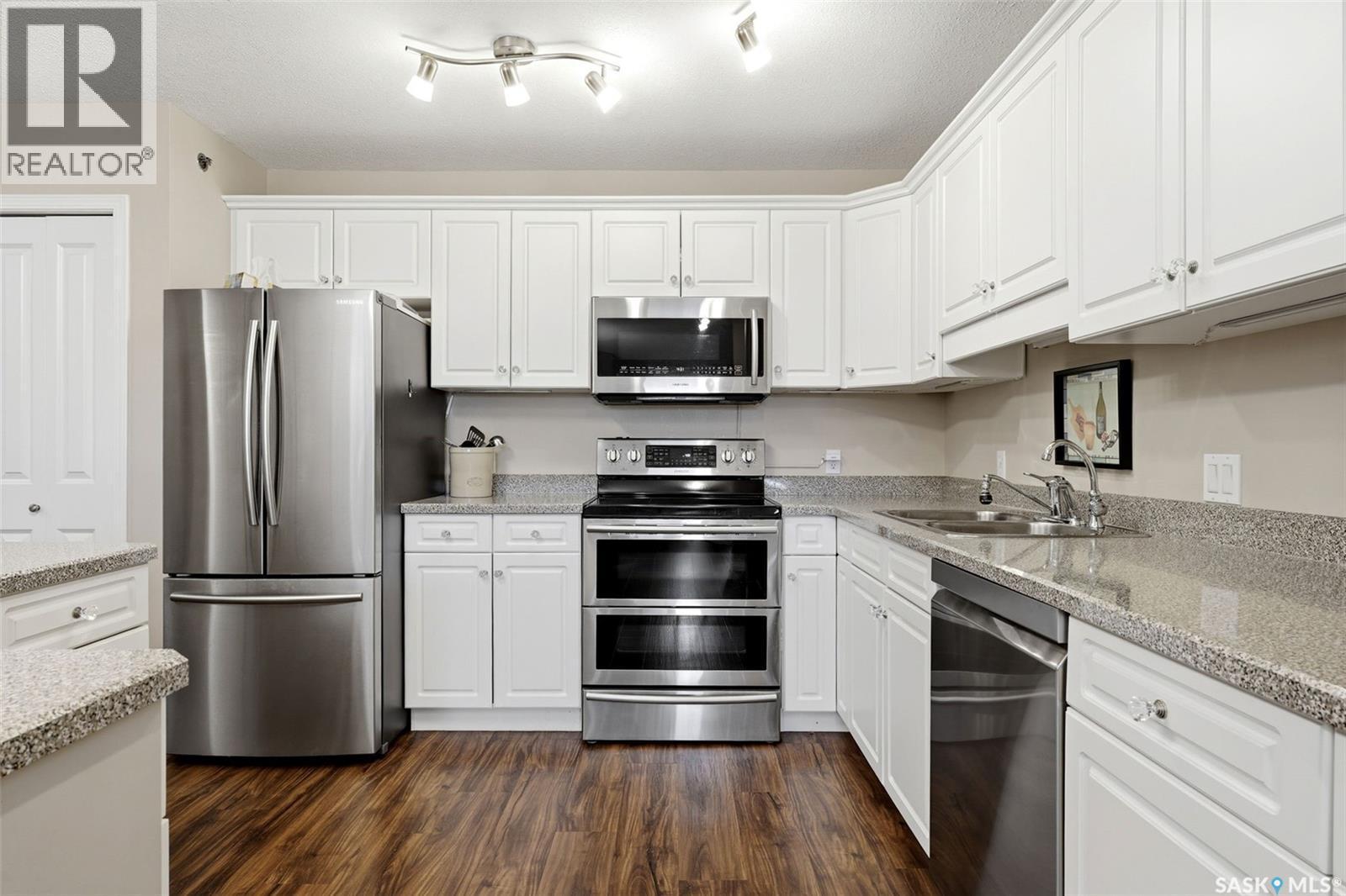 449 3605 Albert Street, Regina, SK - Indoor Photo Showing Kitchen With Stainless Steel Kitchen With Double Sink