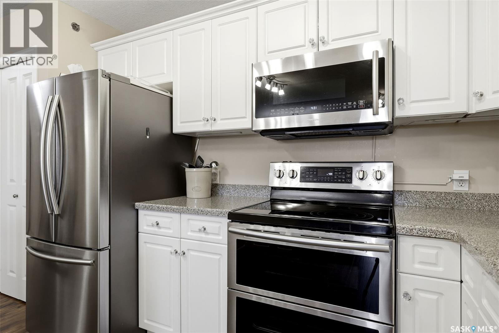 449 3605 Albert Street, Regina, SK - Indoor Photo Showing Kitchen With Stainless Steel Kitchen
