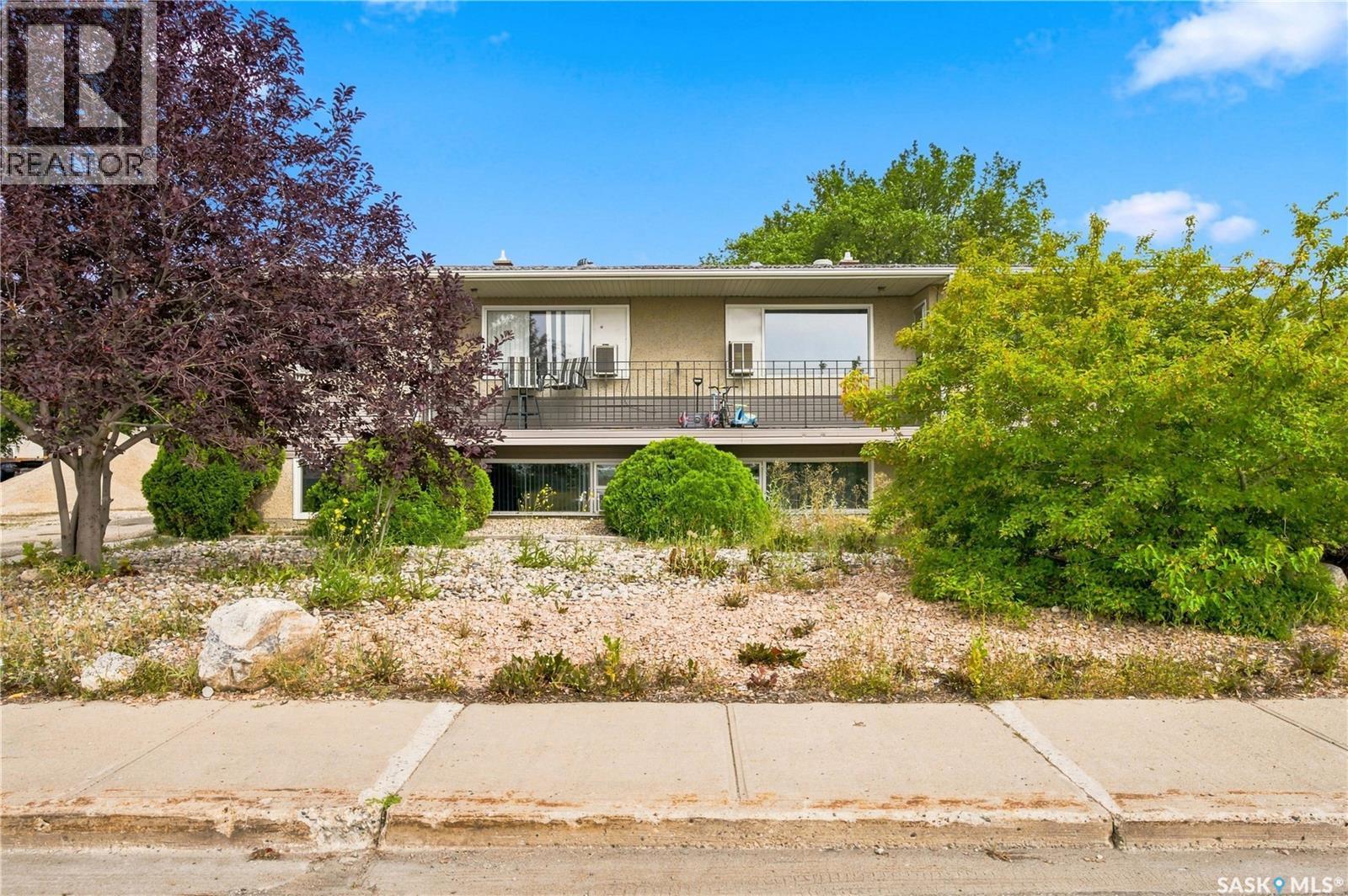 7110-7112 Dewdney Avenue, Regina, SK