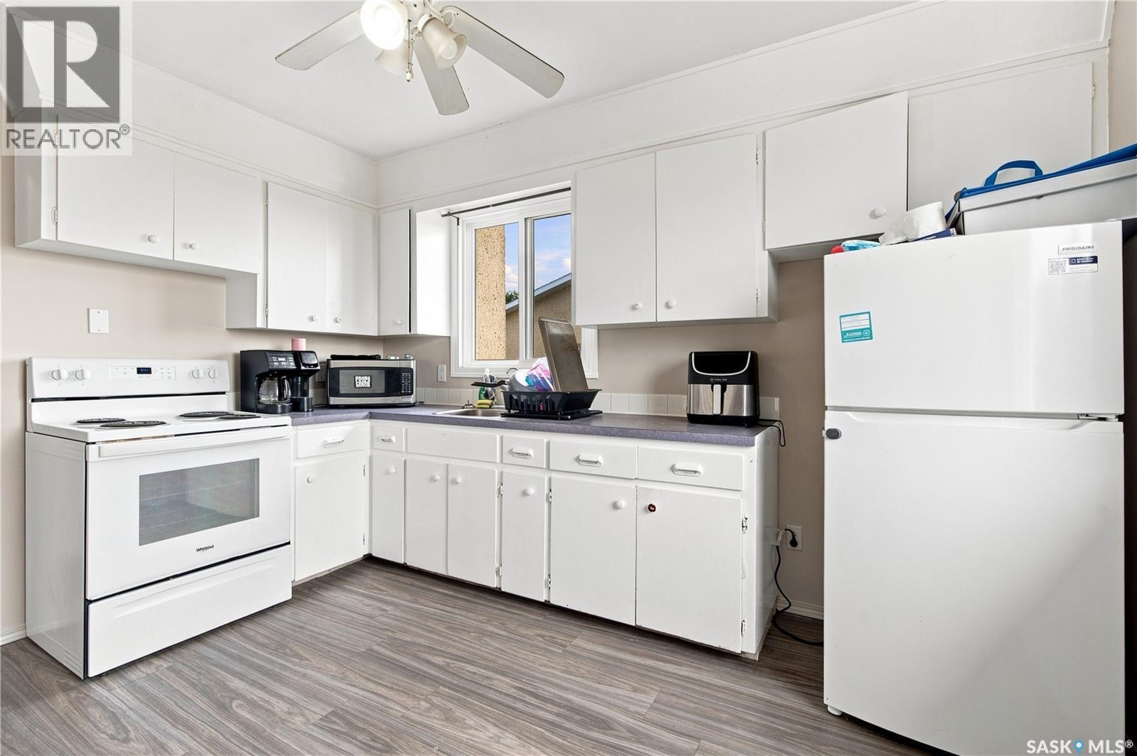 7110-7112 Dewdney Avenue, Regina, SK