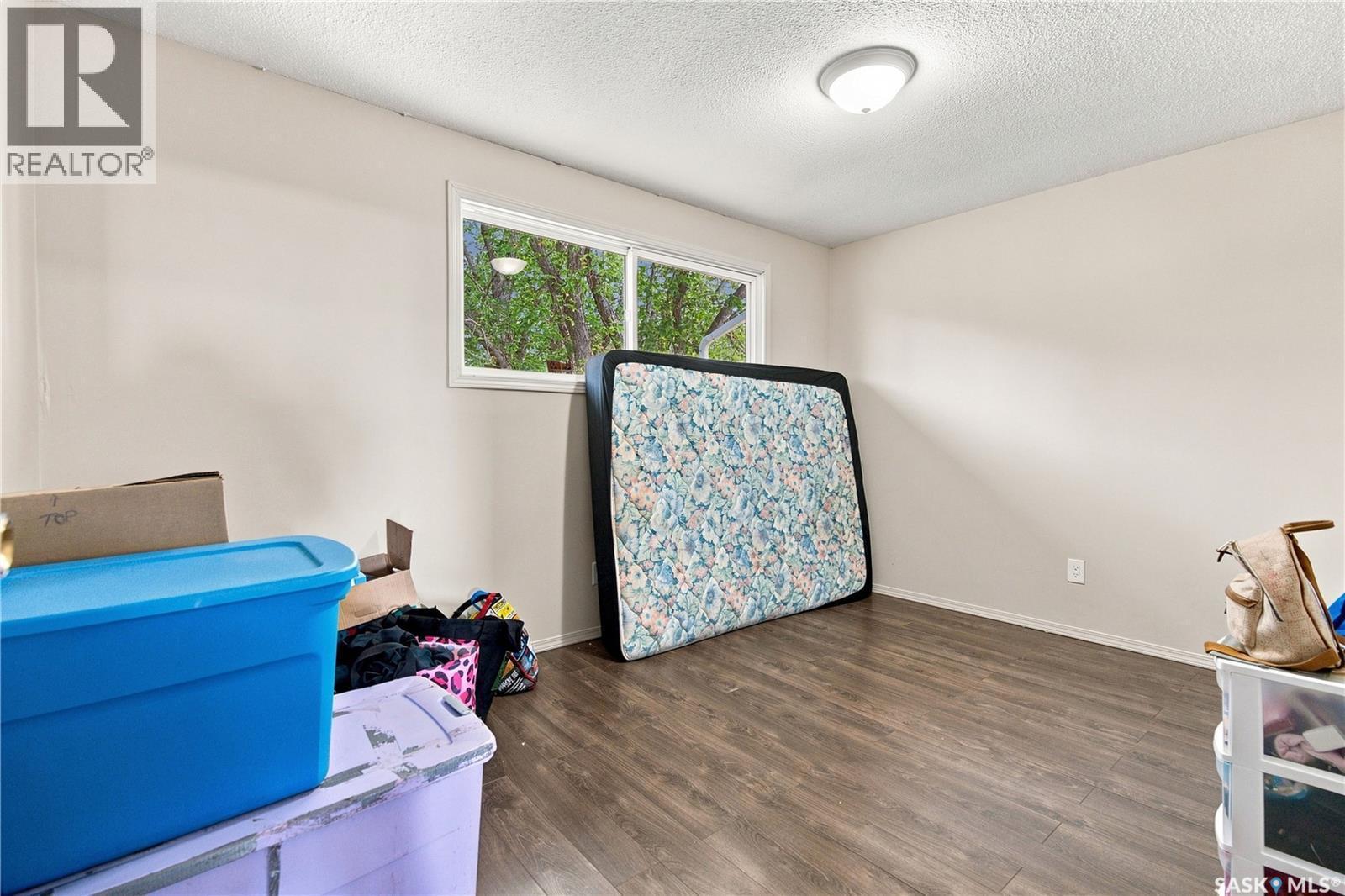7110-7112 Dewdney Avenue, Regina, SK