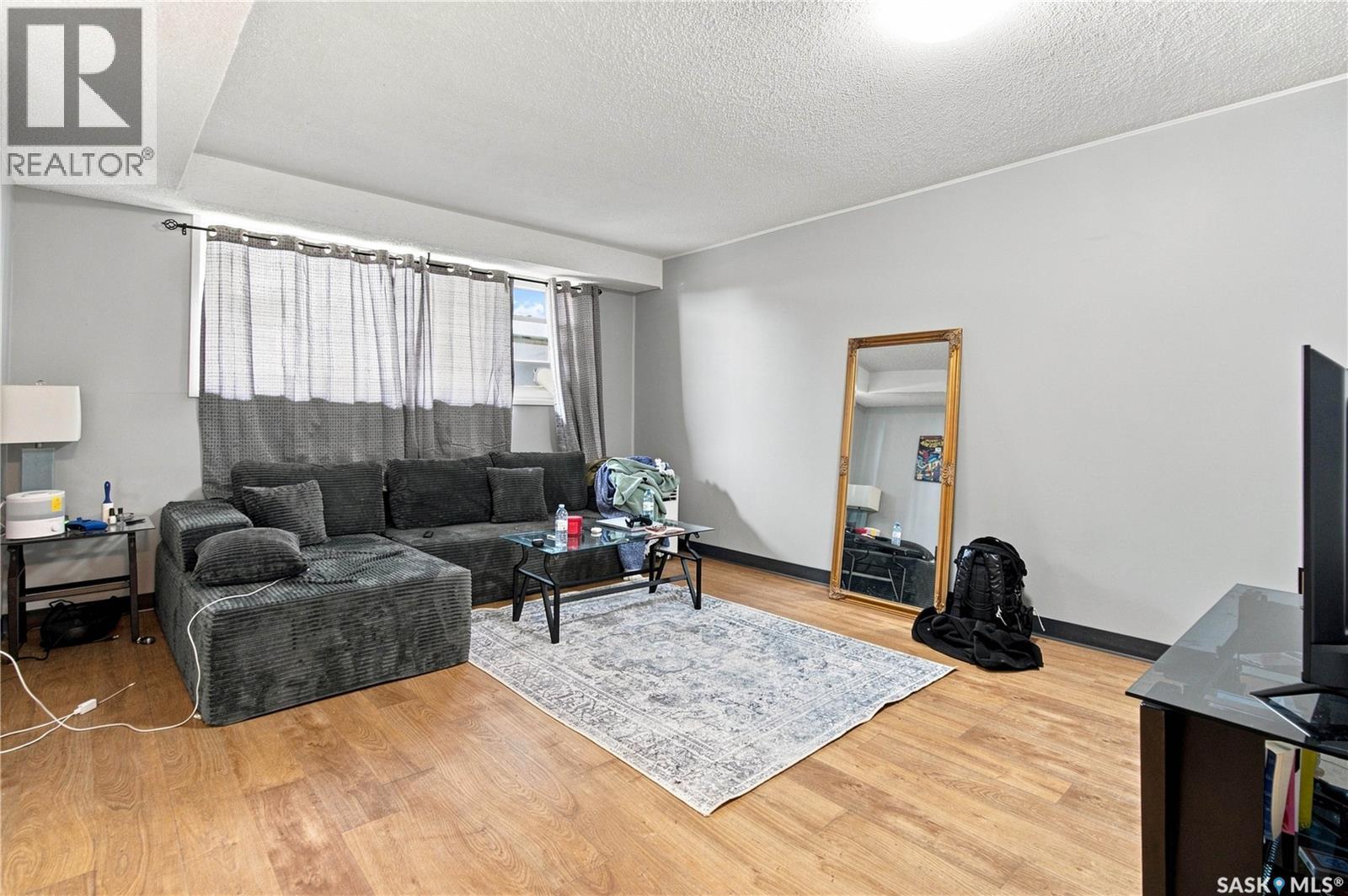 7110-7112 Dewdney Avenue, Regina, SK