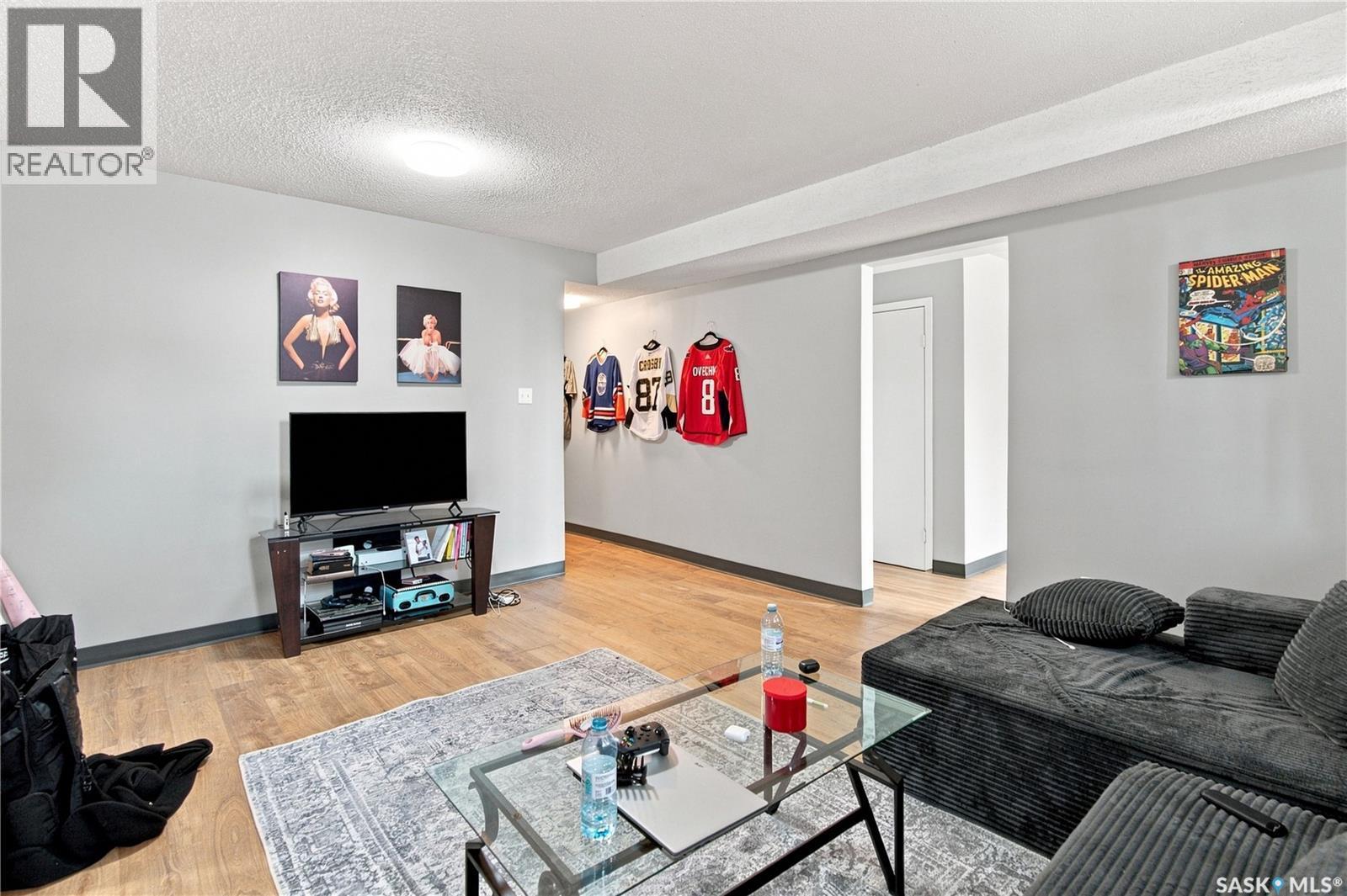 7110-7112 Dewdney Avenue, Regina, SK