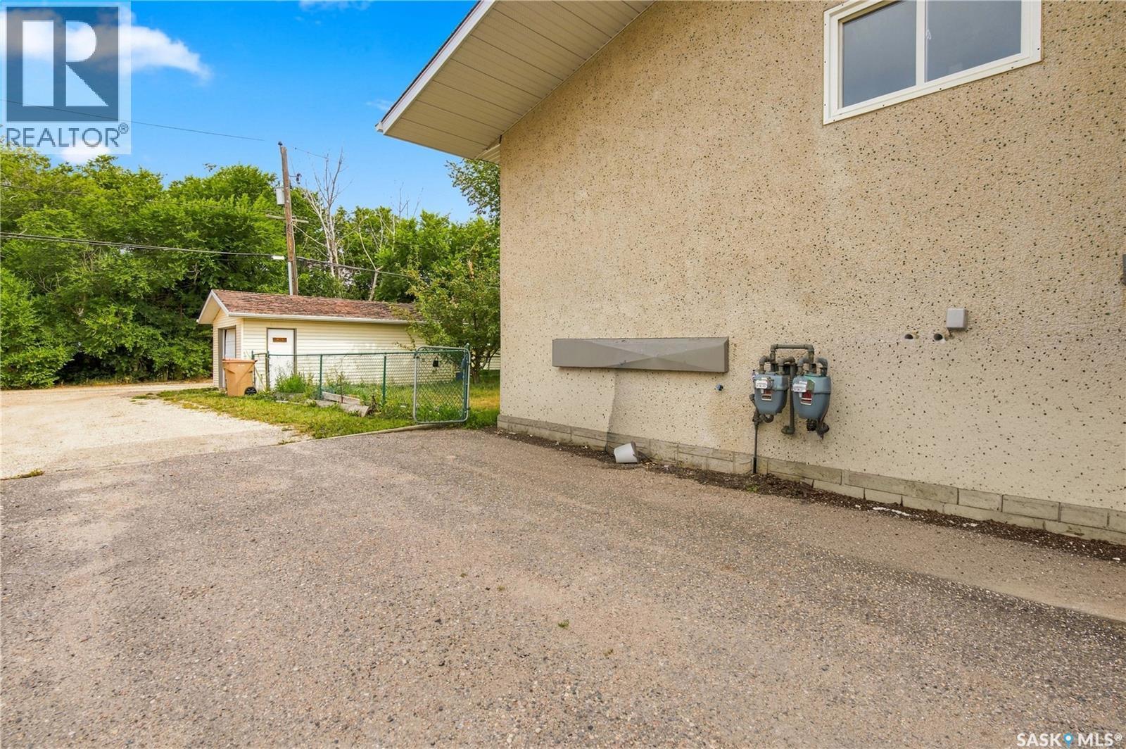 7110-7112 Dewdney Avenue, Regina, SK