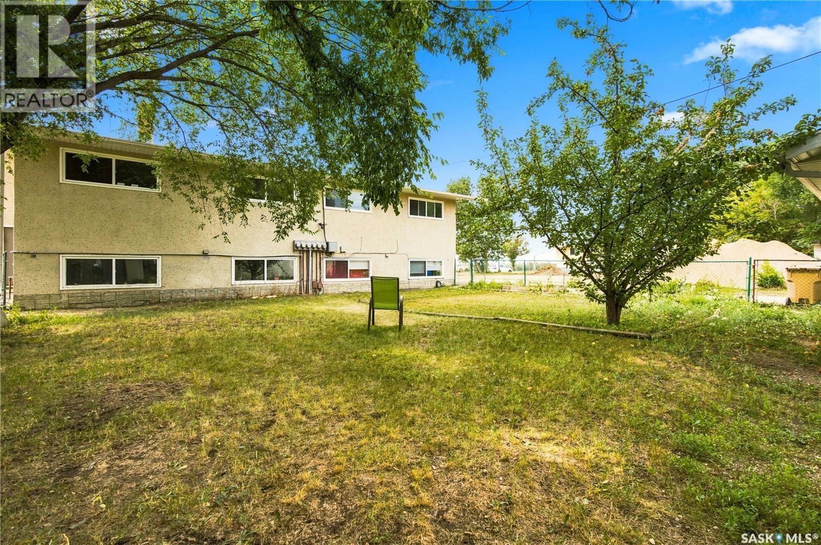 7110-7112 Dewdney Avenue, Regina, SK