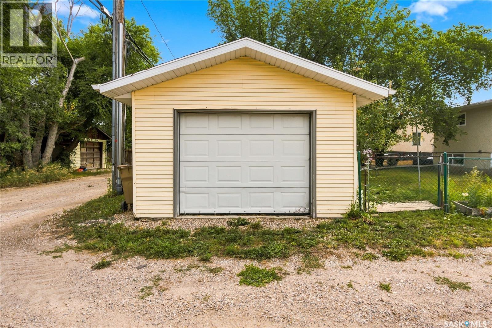 7110-7112 Dewdney Avenue, Regina, SK
