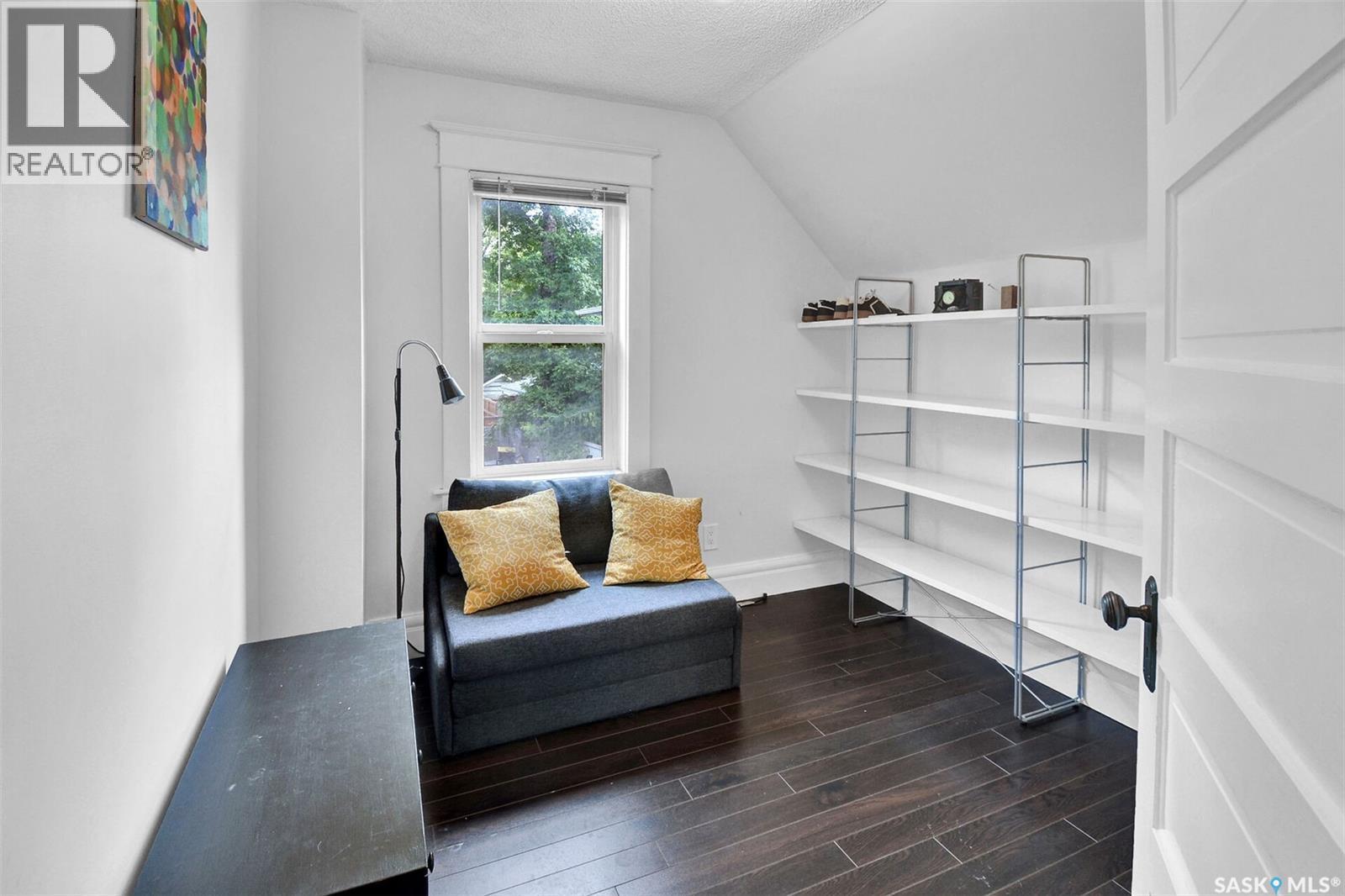 310 J Avenue N, Saskatoon, SK - Indoor