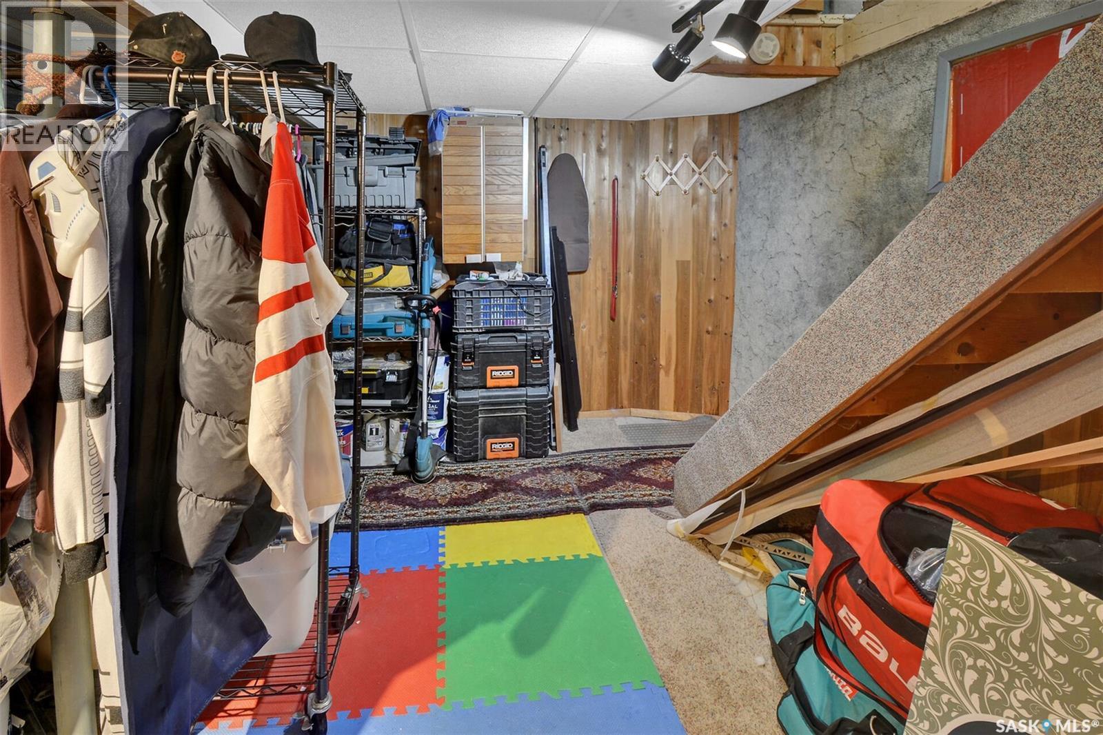 310 J Avenue N, Saskatoon, SK - Indoor With Storage
