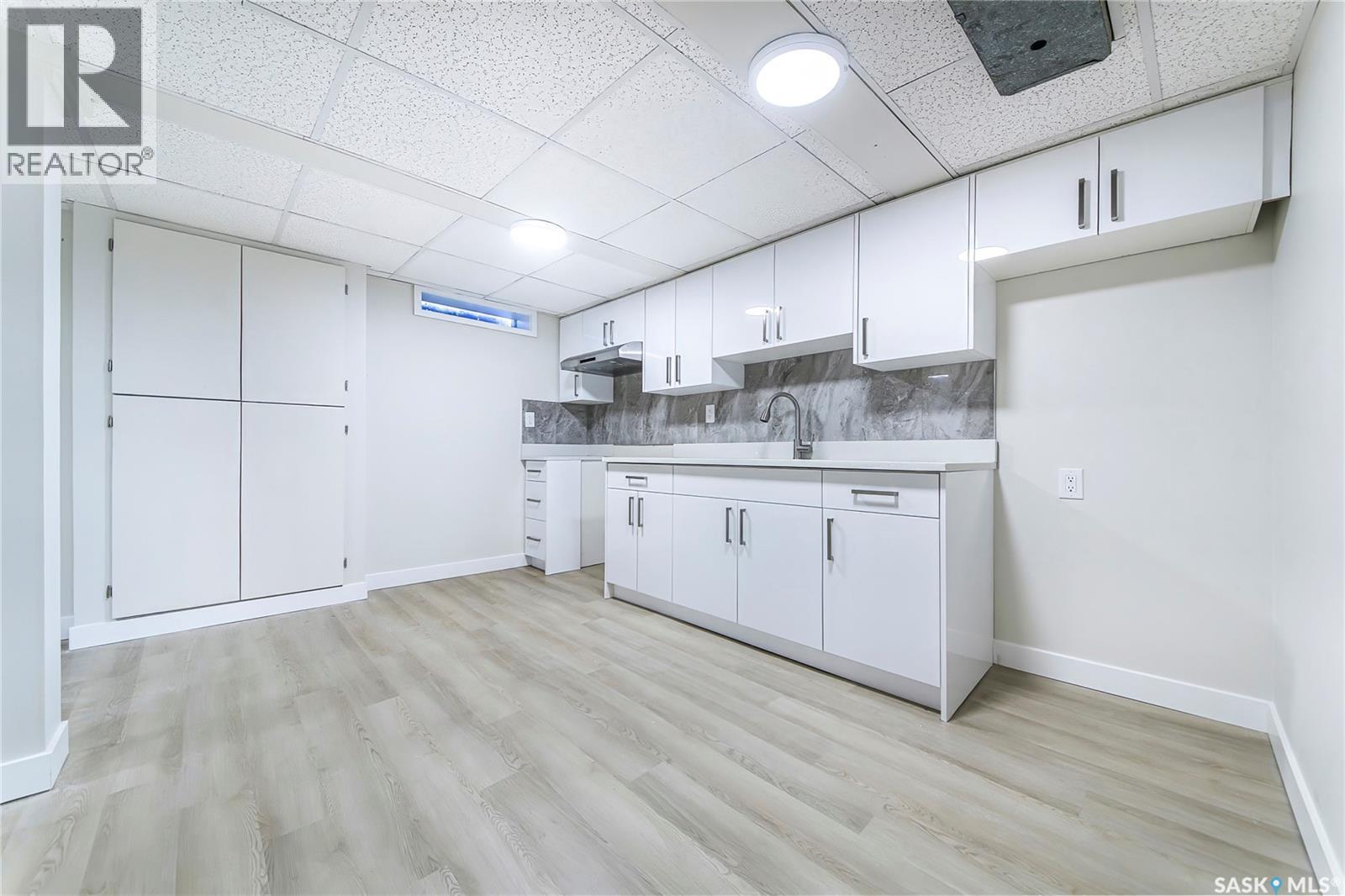 451 R Avenue S, Saskatoon, SK - Indoor Photo Showing Kitchen