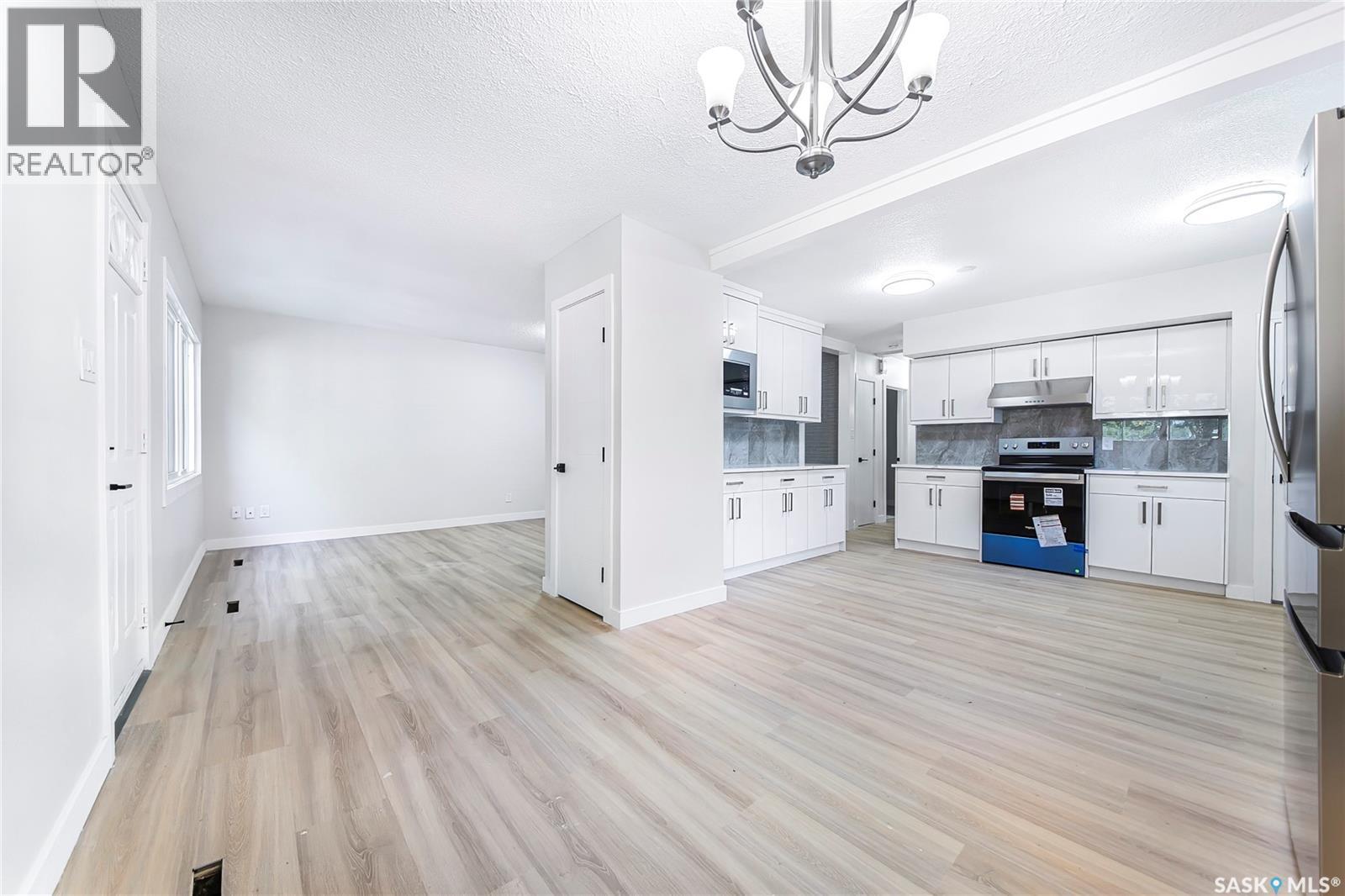 451 R Avenue S, Saskatoon, SK - Indoor