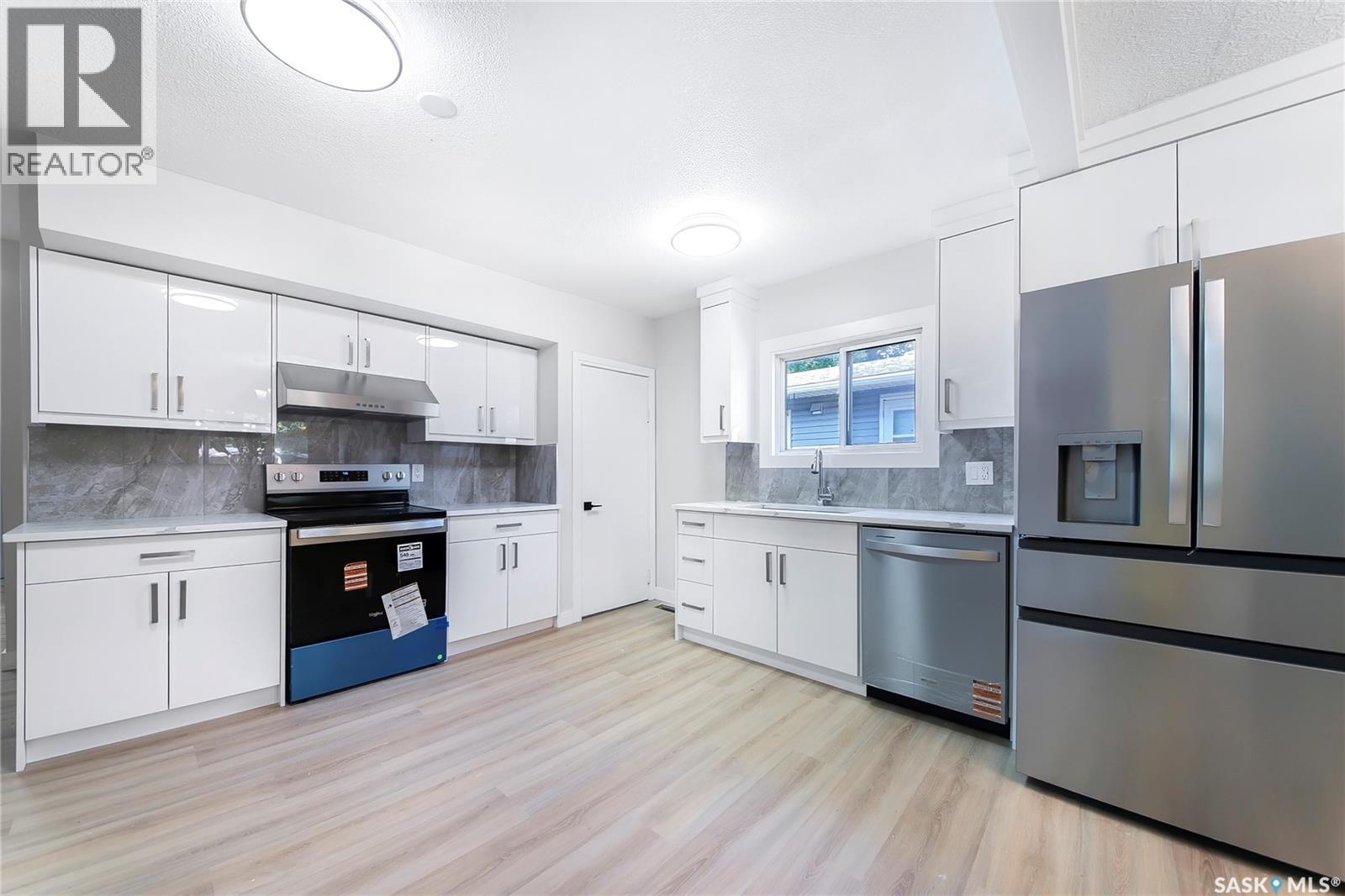 451 R Avenue S, Saskatoon, SK - Indoor Photo Showing Kitchen