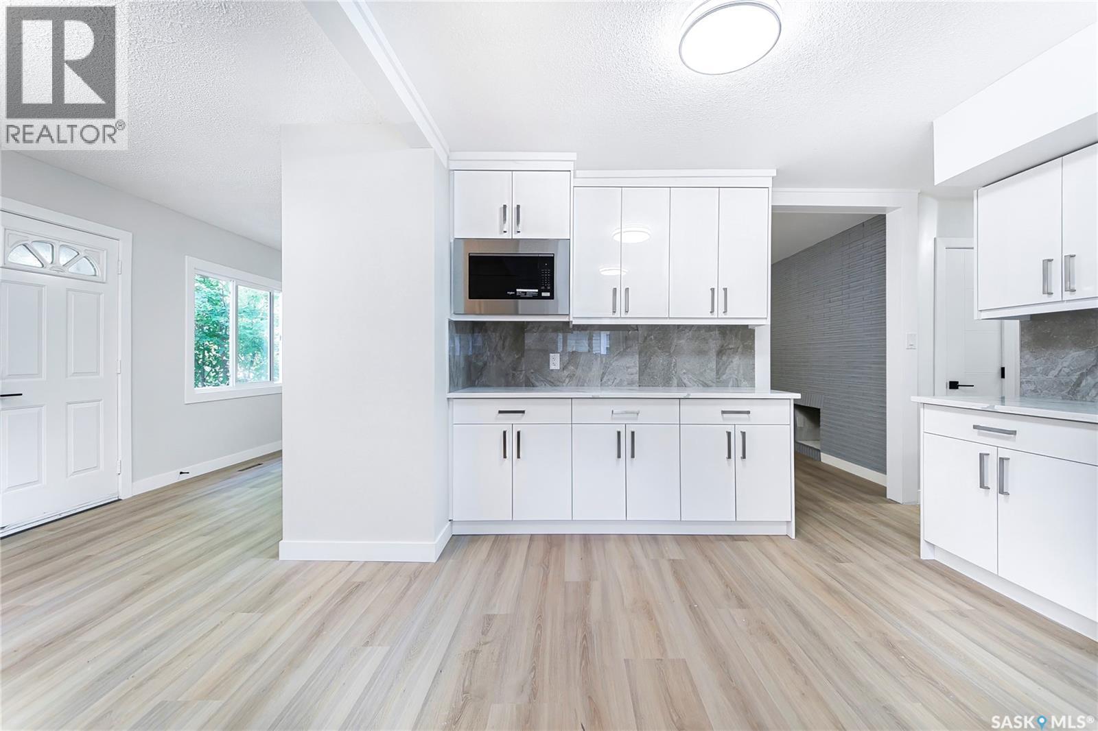451 R Avenue S, Saskatoon, SK - Indoor Photo Showing Kitchen